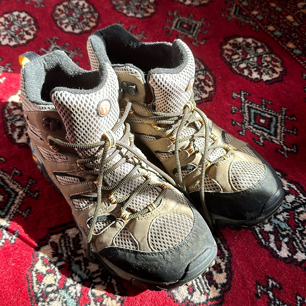 Men’s Merrill hiking boots- worn once